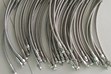 聚四氟乙烯軟管組件定制難？關鍵事項需掌握！